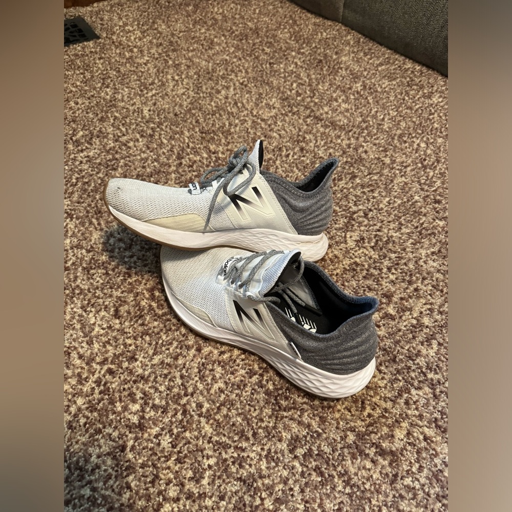 Men’s size 8.5 New Balance Fresh foam Roav